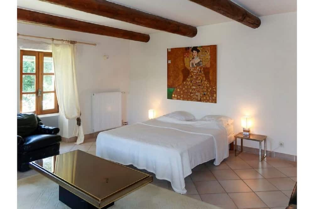 Photo of Bedroom in Maubec