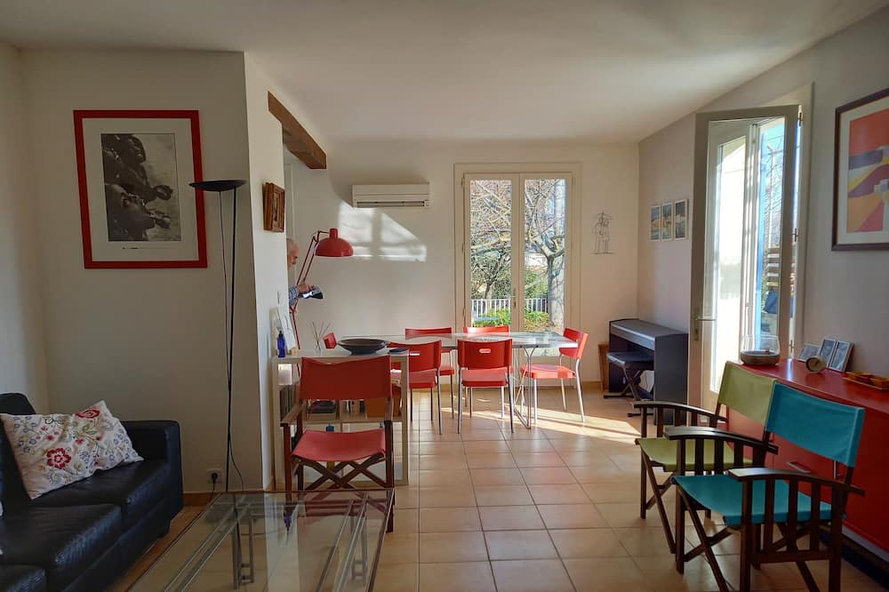 Photo of Livingroom in Maubec