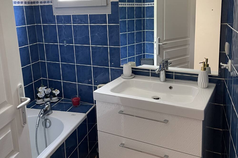 Photo of Bathroom in Goult