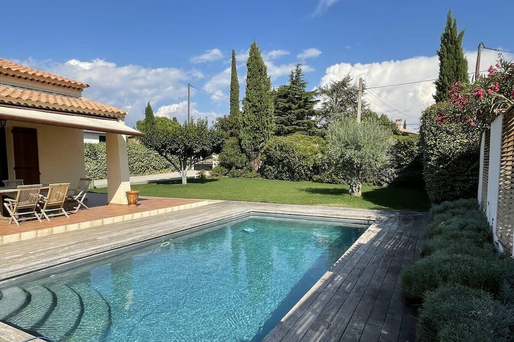 Photo of Outdoor in Lambesc