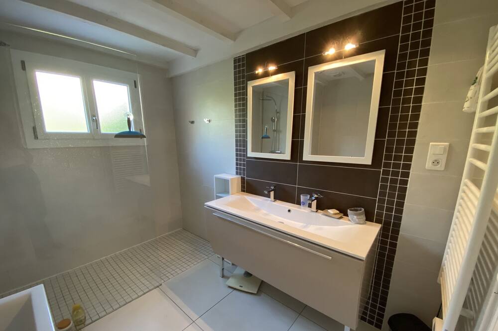 Photo of Bathroom in Saint-Jacques