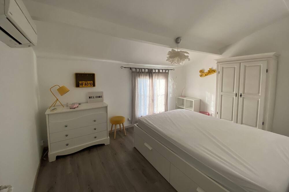 Photo of Bedroom in Saint-Jacques