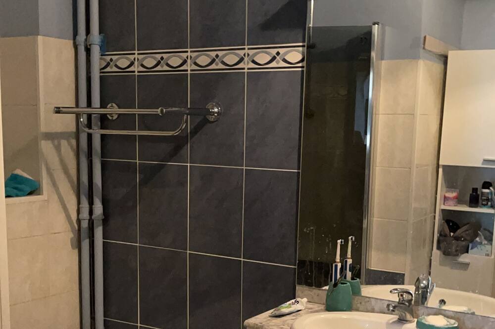 Photo of Bathroom in Liberation