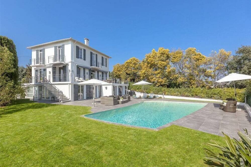 Photo of Outdoor in California - Pezou