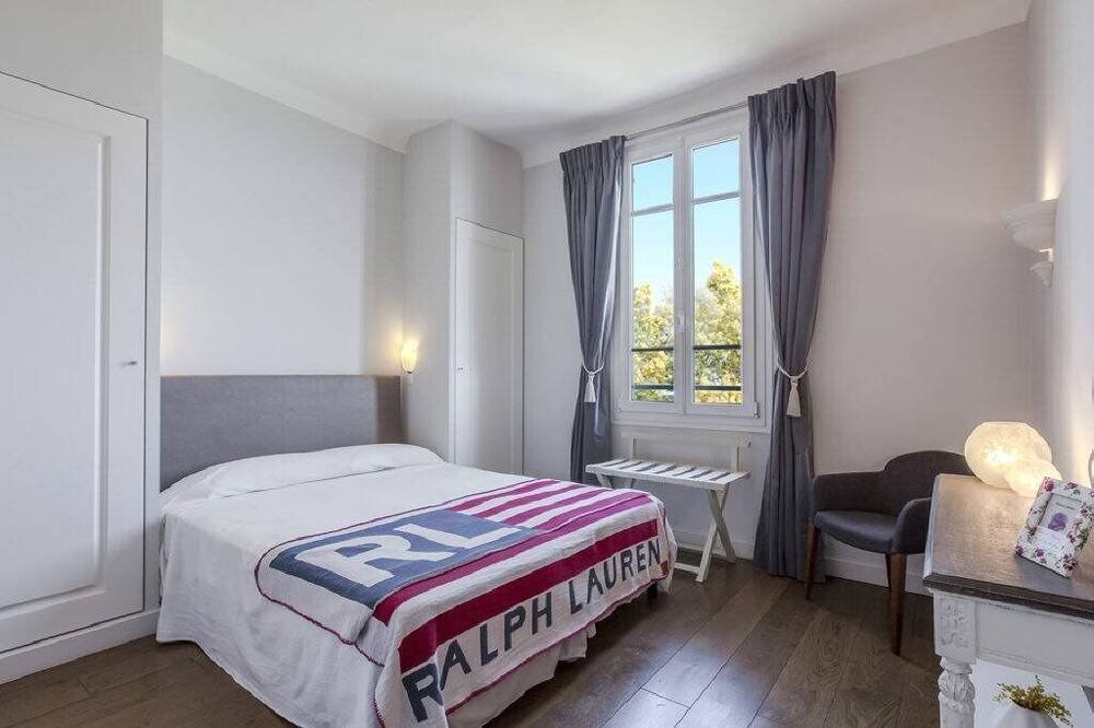 Photo of Bedroom in California - Pezou