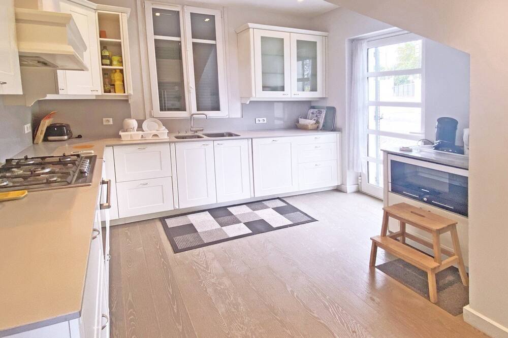 Photo of Kitchen in California - Pezou