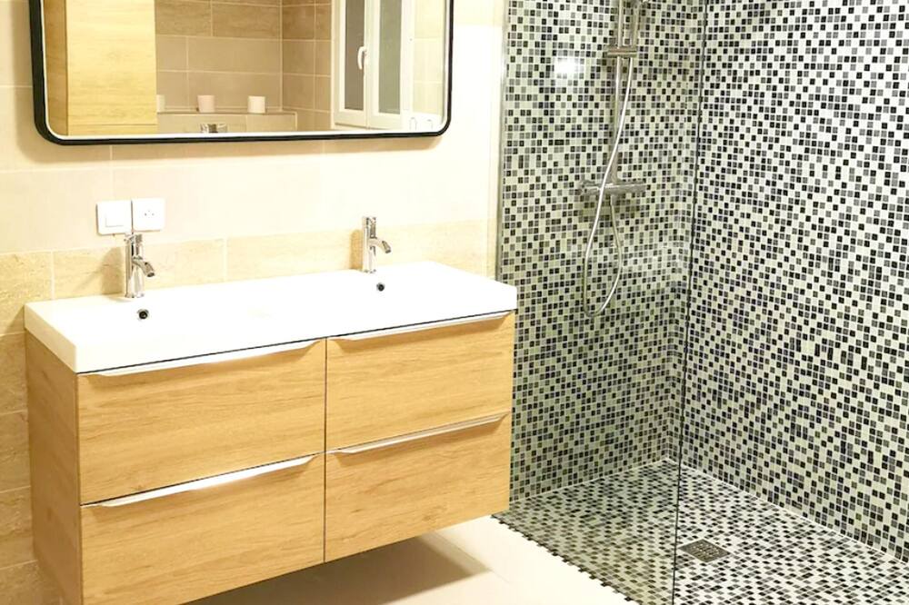 Photo of Bathroom in Saint-Marc-Jaumegarde
