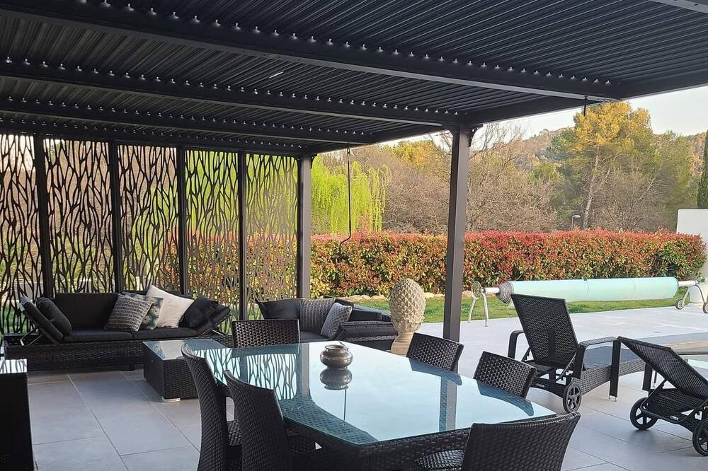 Photo of Patio Balcony in La Roque-d'Antheron