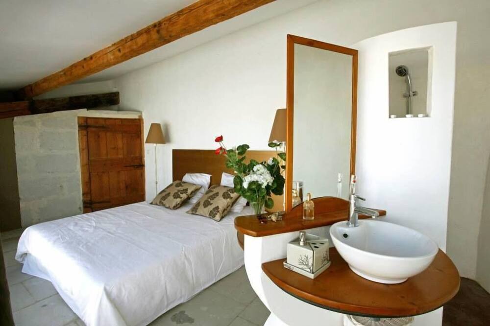 Photo of Bathroom in Barbentane