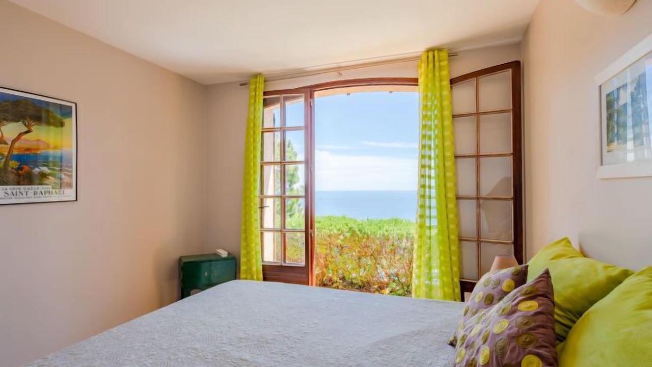Photo of Bedroom in Espero-Pax