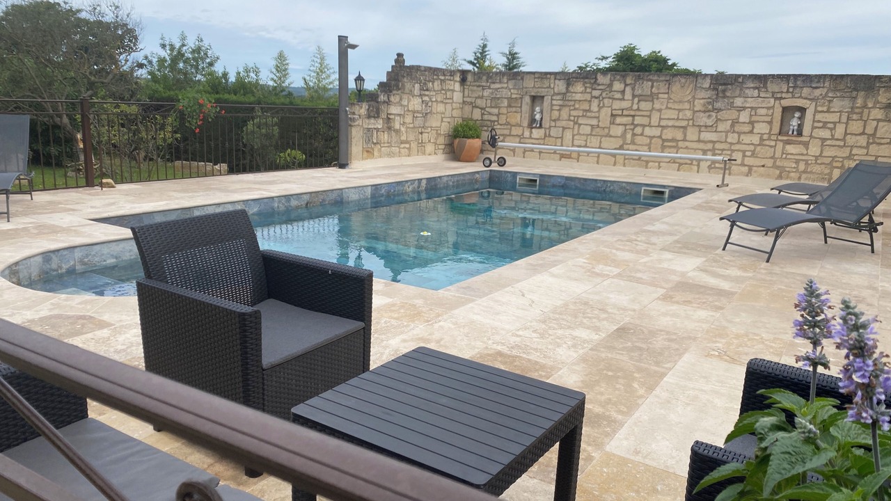 Photo of Outdoor in Comps