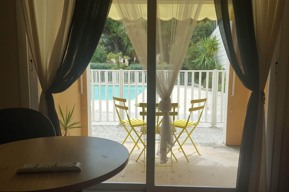 Photo of Livingroom in La Rousse