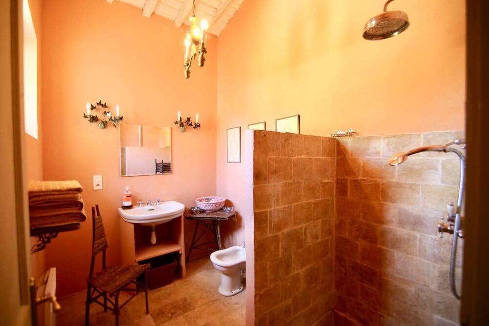 Photo of Bathroom in Marsillargues