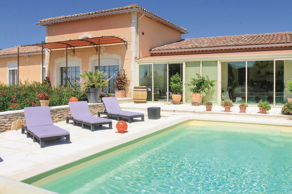Photo of Outdoor in Suze-la-Rousse