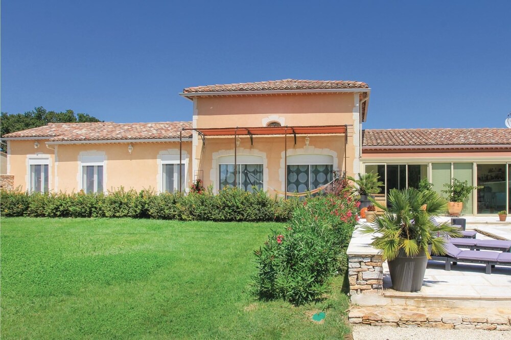 Photo of Outdoor in Suze-la-Rousse