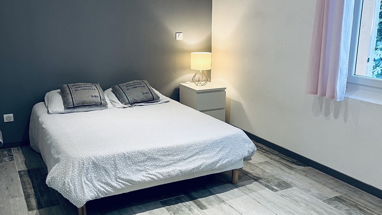 Photo of Bedroom in Saint-Marc-Jaumegarde