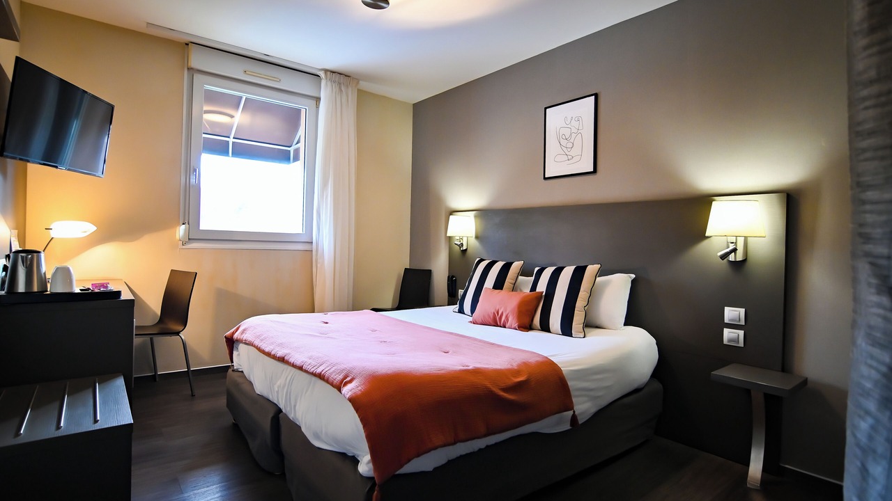 Photo of Bedroom in La Roque-d'Antheron