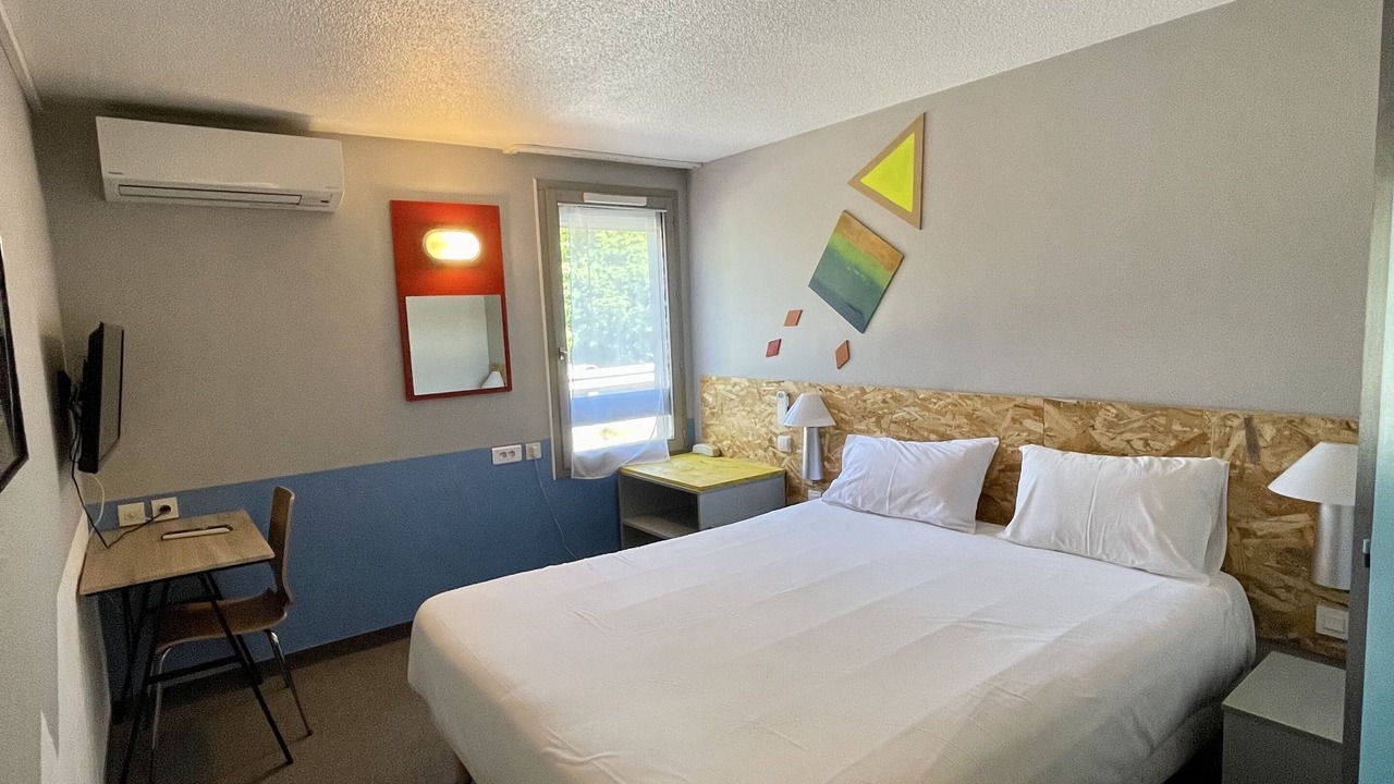 Photo of Bedroom in Gap