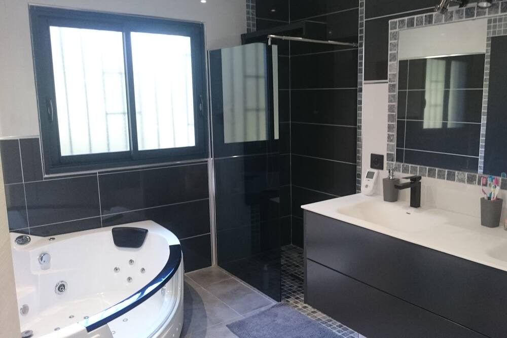Photo of Bathroom in Aubais
