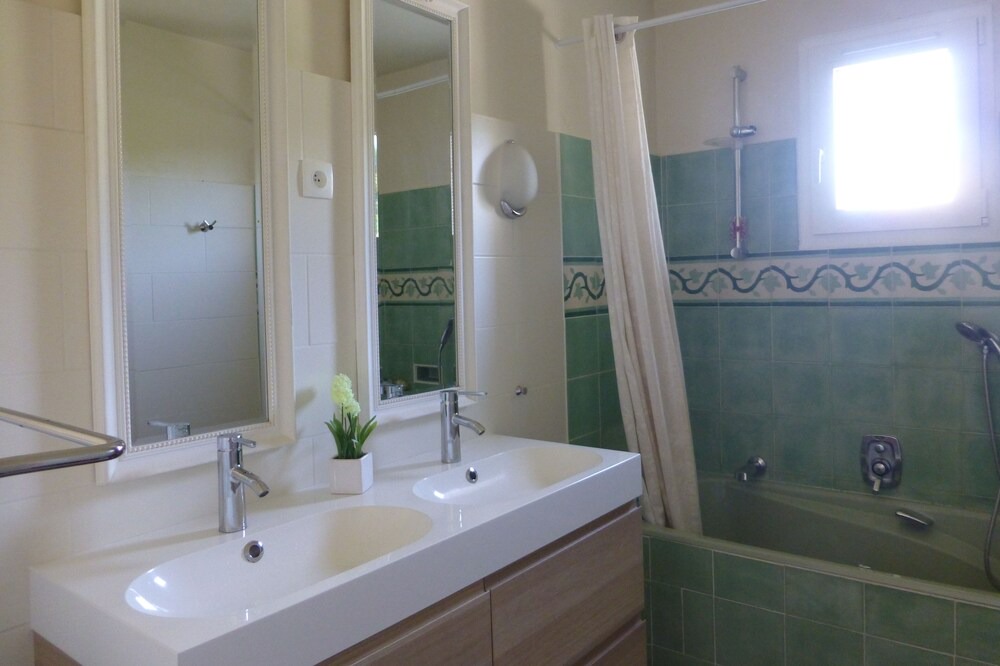 Photo of Bathroom in Eguilles