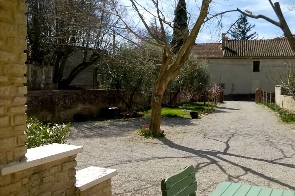 Photo of Outdoor in Violes