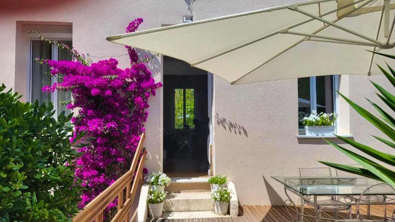 Photo of Outdoor in California - Pezou