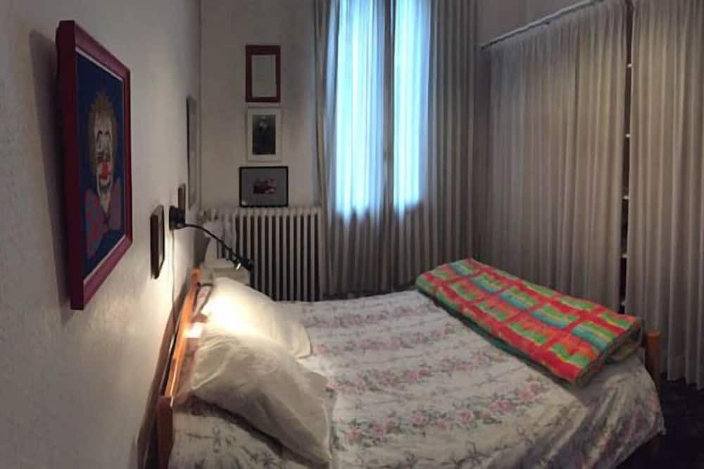 Photo of Bedroom in Villeneuve-les-Avignon