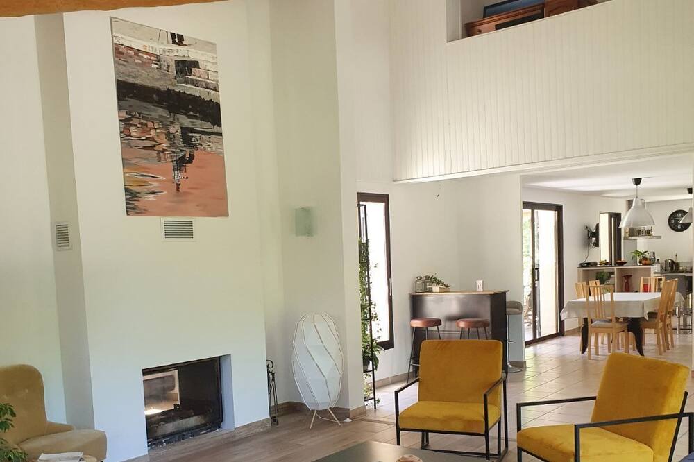 Photo of Livingroom in Eguilles
