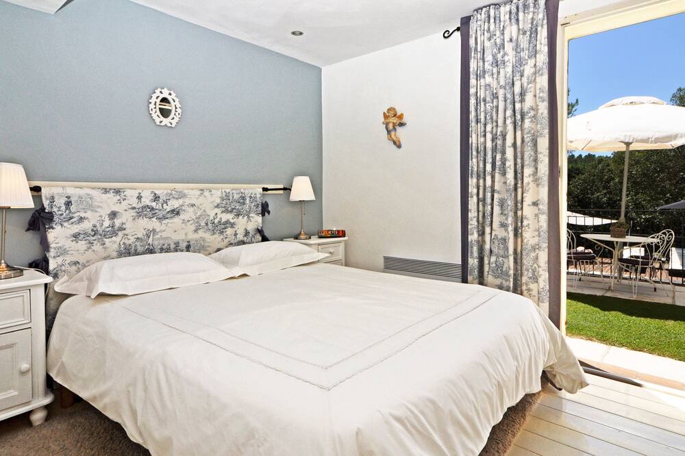 Photo of Bedroom in Biot