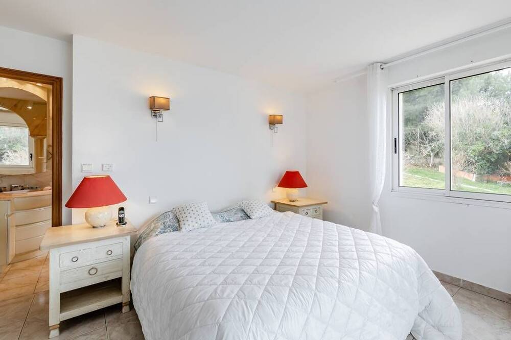 Photo of Bedroom in Sanary-sur-Mer