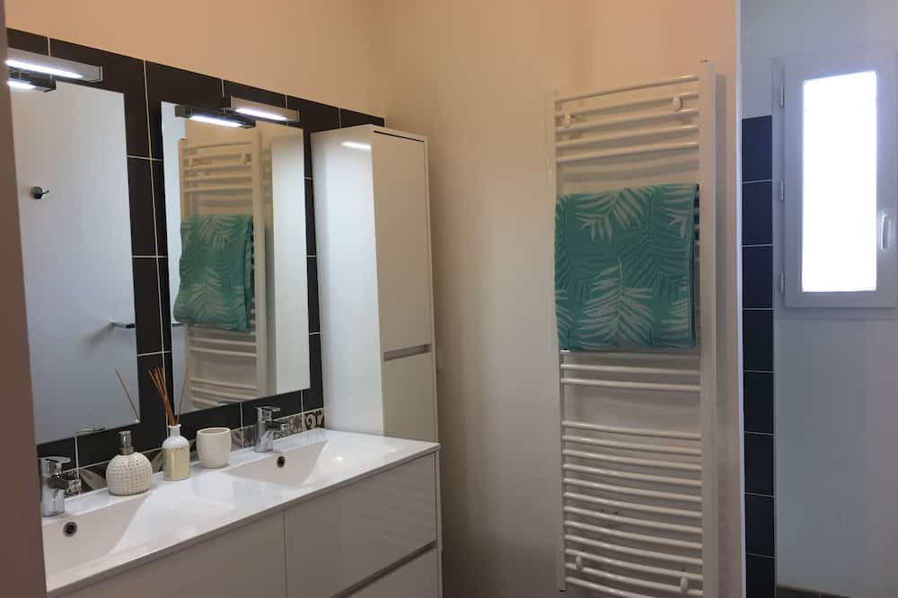 Photo of Bathroom in Aimargues