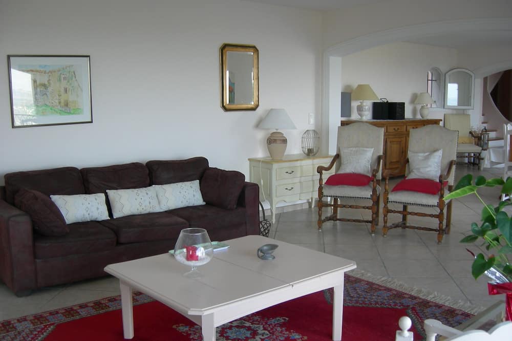 Photo of Livingroom in Speracedes