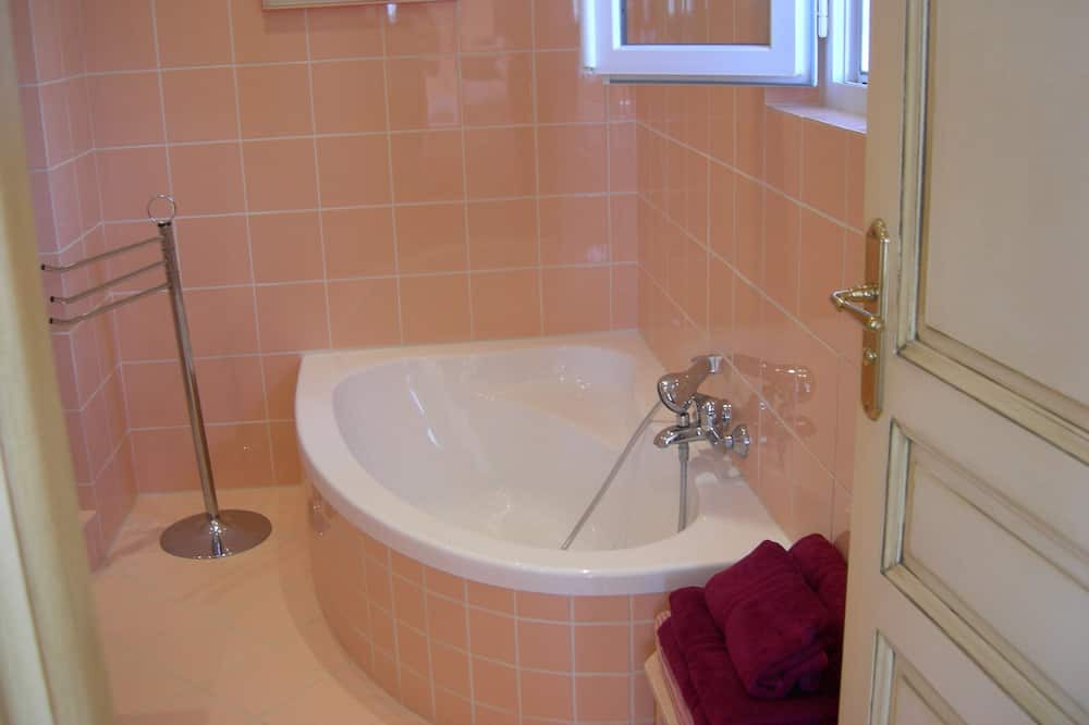 Photo of Bathroom in Speracedes