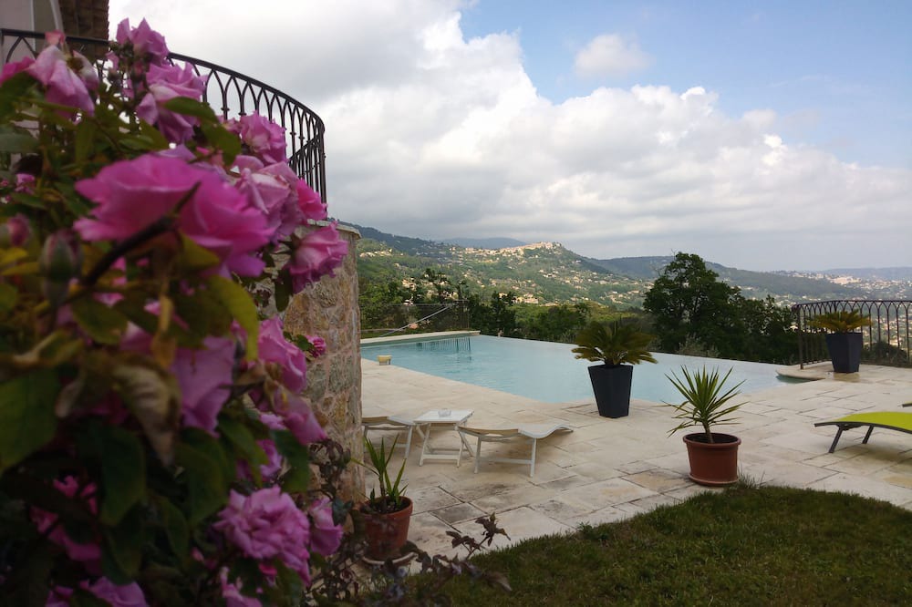 Photo of Outdoor in Speracedes