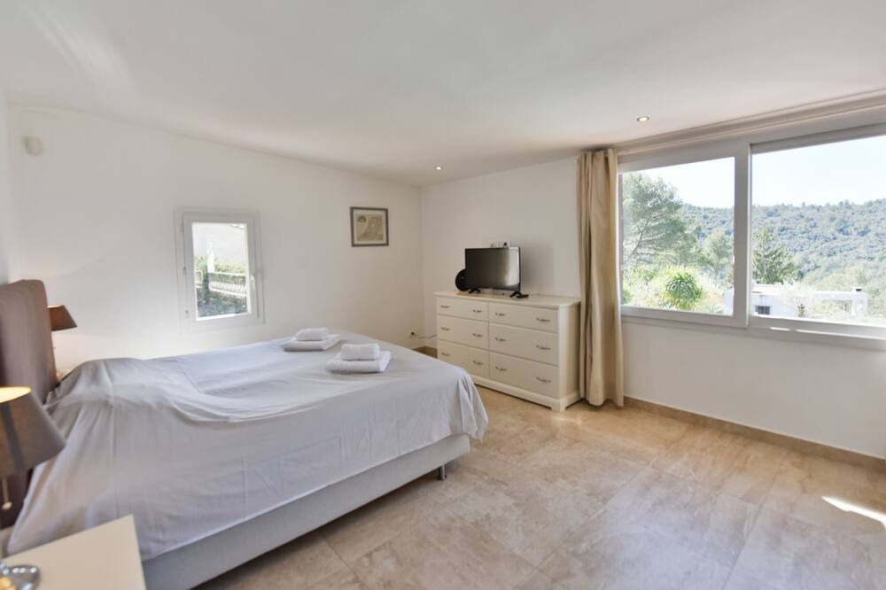 Photo of Bedroom in Biot