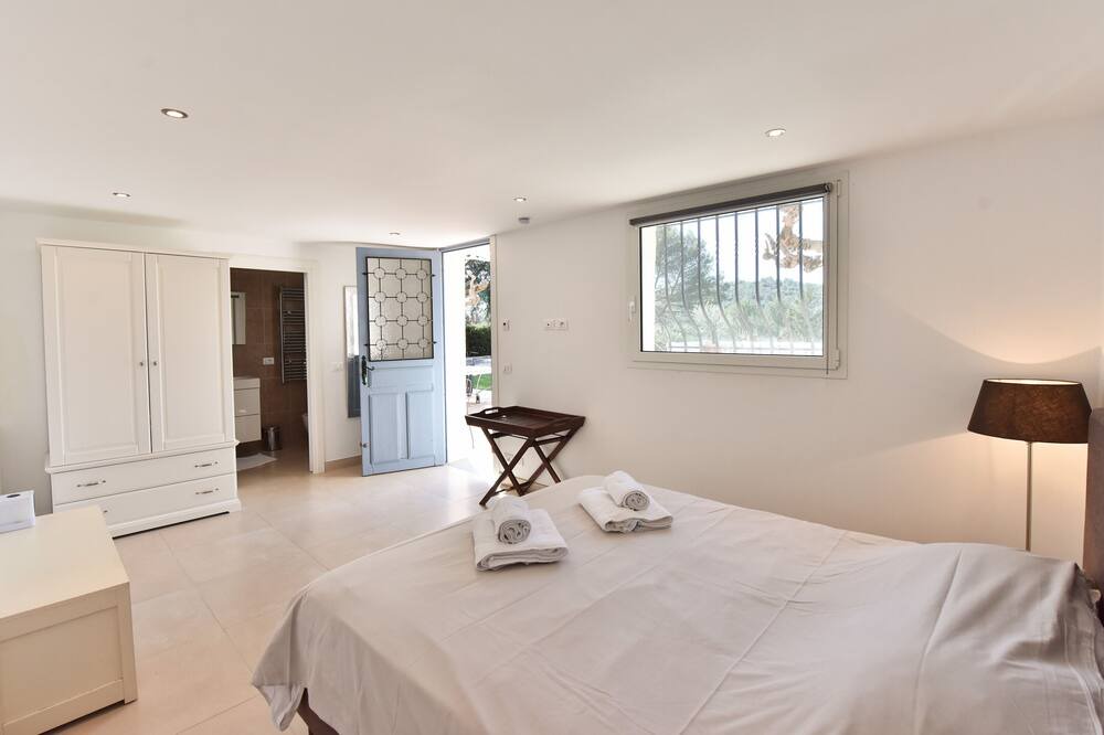 Photo of Bedroom in Biot