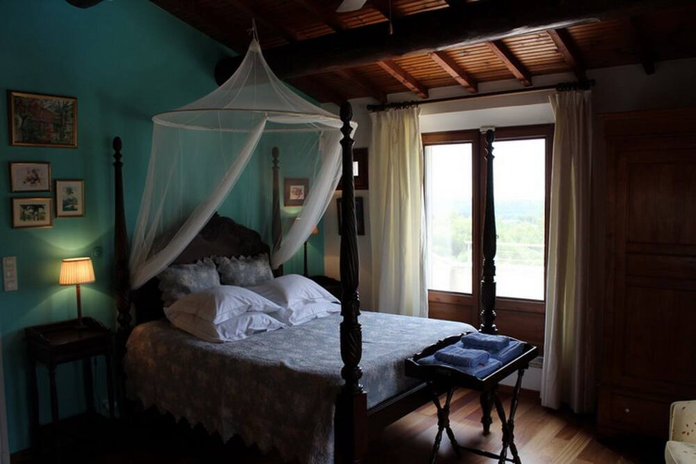 Photo of Bedroom in Les Baux-de-Provence