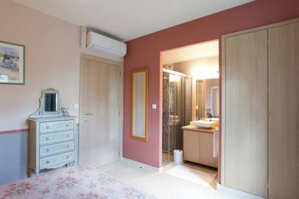 Photo of Bedroom in Les Baux-de-Provence