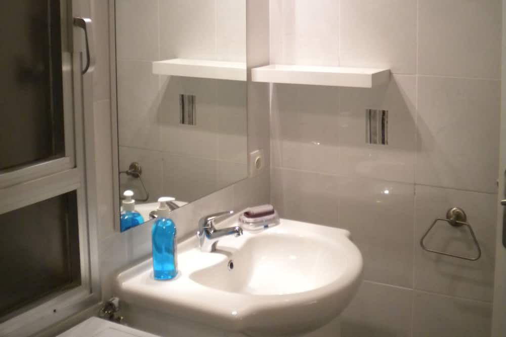 Photo of Bathroom in Liberation