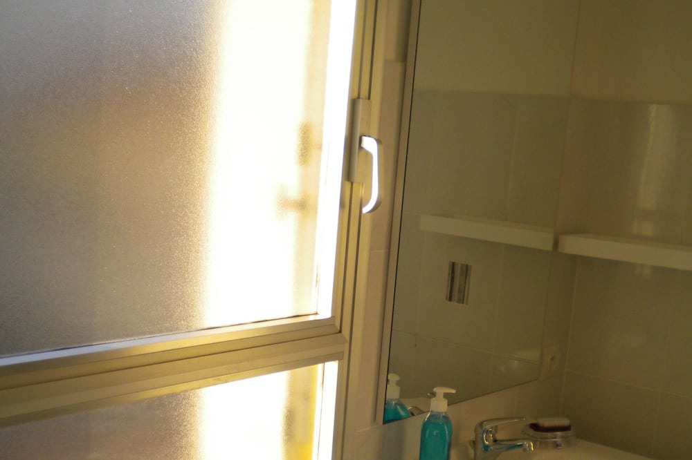 Photo of Bathroom in Liberation