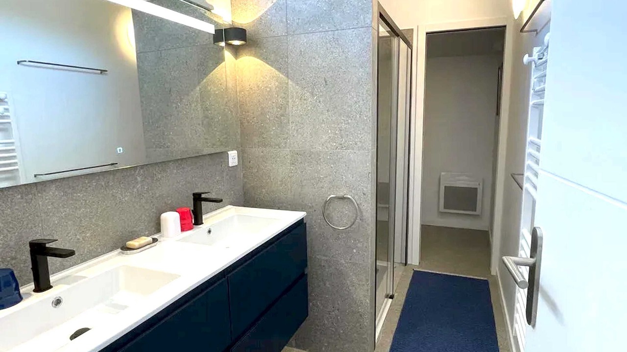 Photo of Bathroom in Menerbes