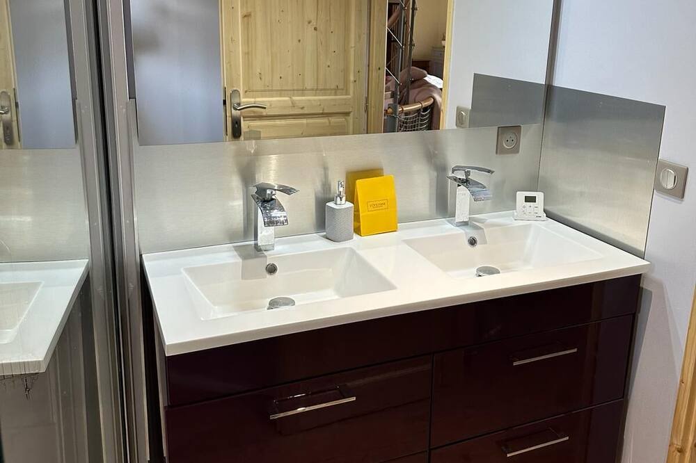 Photo of Bathroom in Baratier