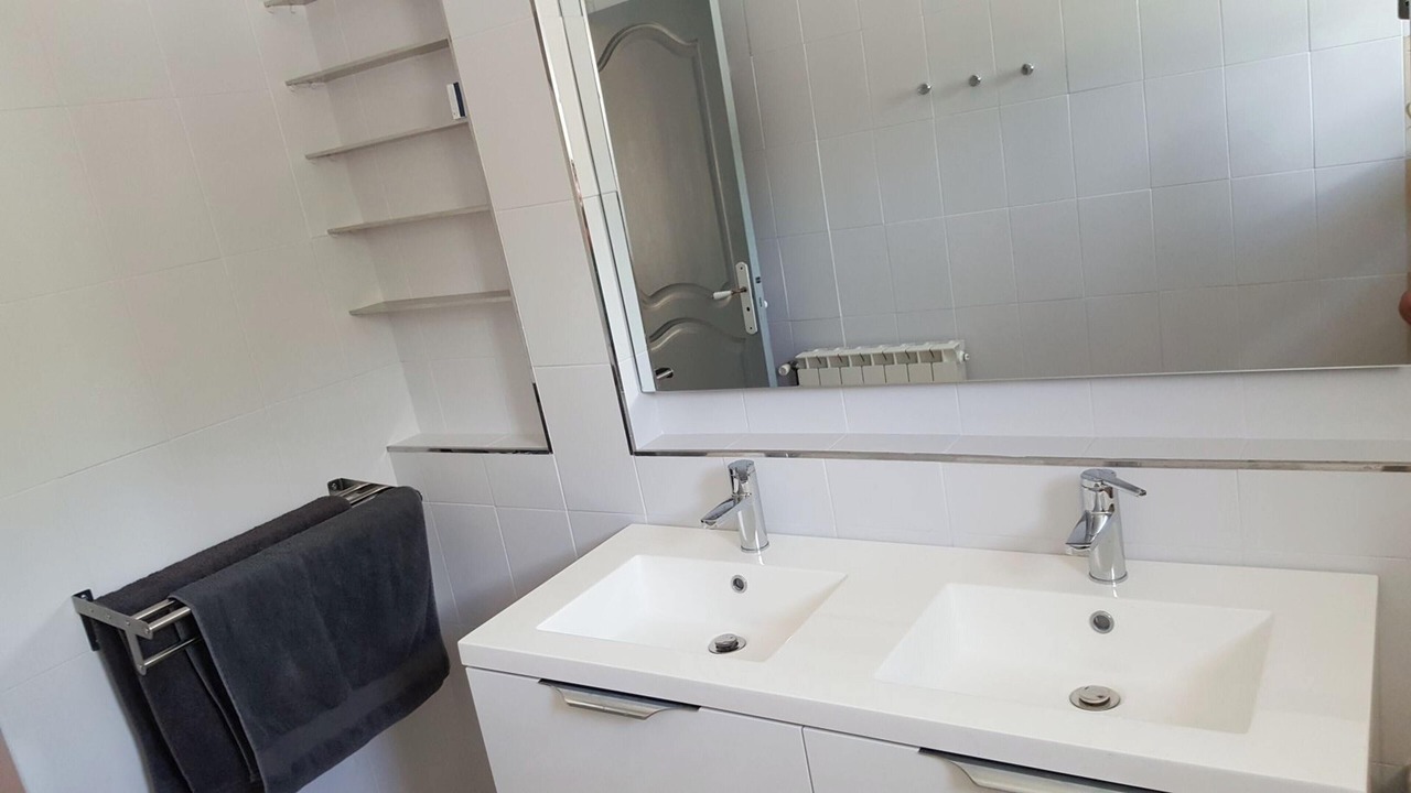 Photo of Bathroom in Velleron