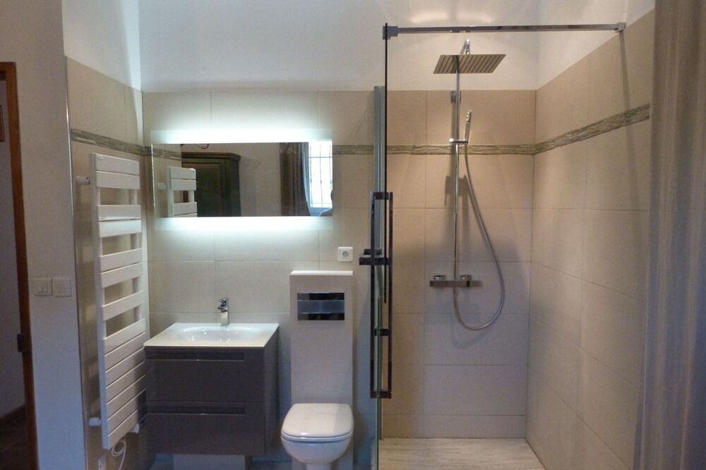 Photo of Bathroom in L'Isle-sur-la-Sorgue