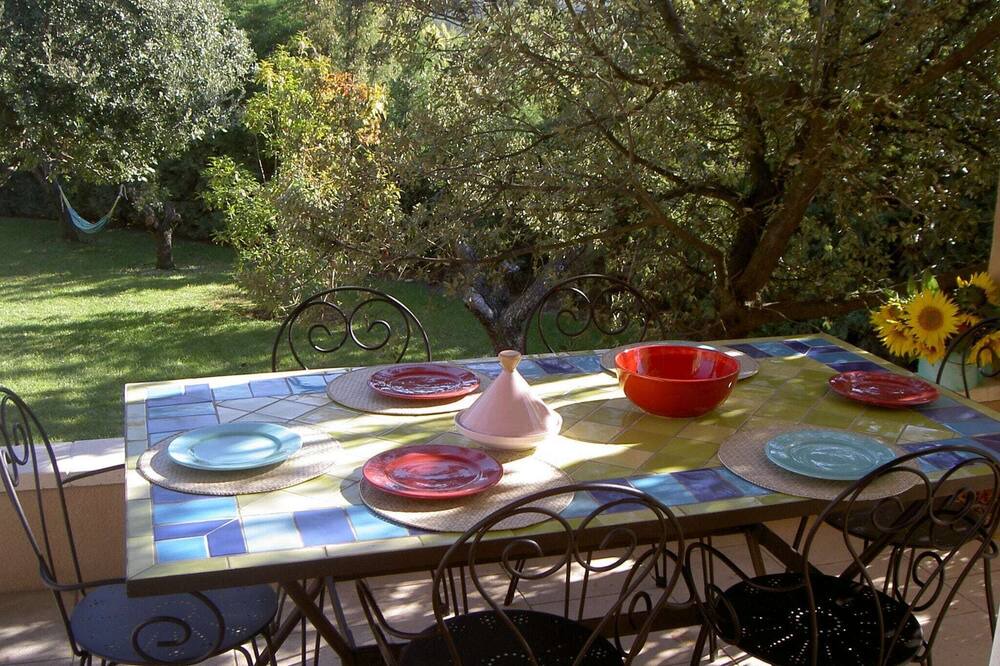 Photo of Patio Balcony in L'Isle-sur-la-Sorgue