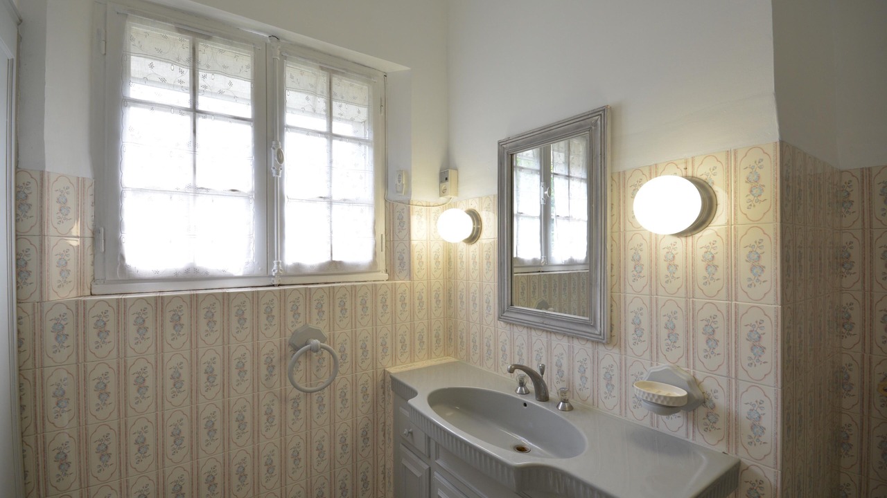 Photo of Bathroom in L'Isle-sur-la-Sorgue