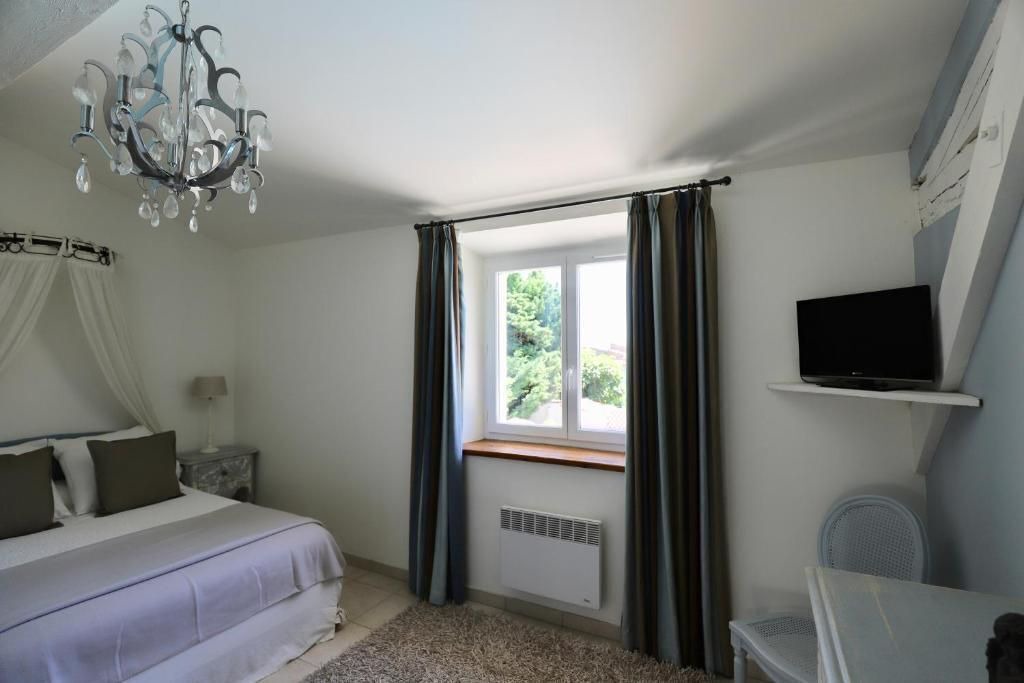 Photo of Bedroom in Peyriac-Minervois