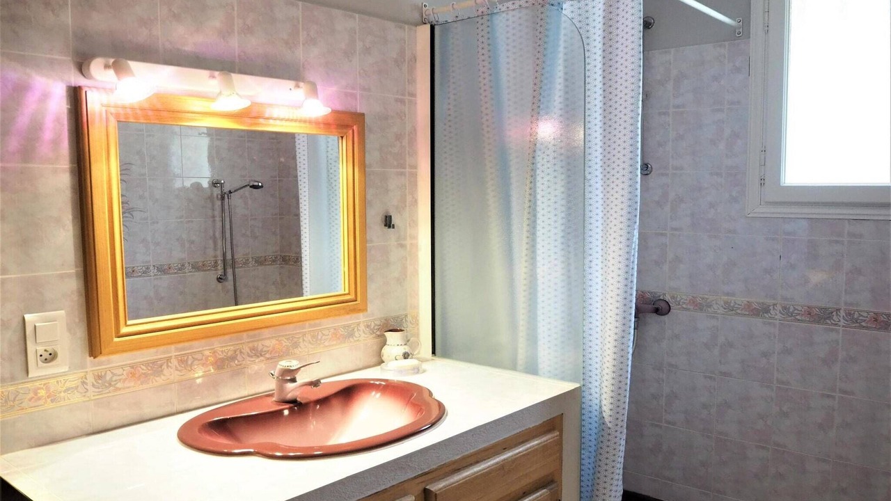 Photo of Bathroom in Menerbes