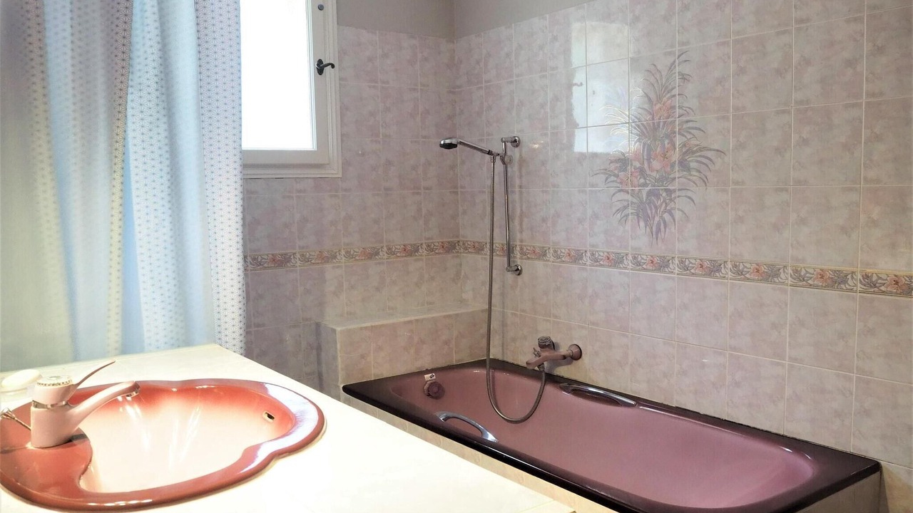Photo of Bathroom in Menerbes