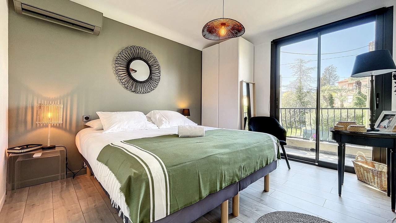 Photo of Bedroom in Mandelieu-La-Napoule
